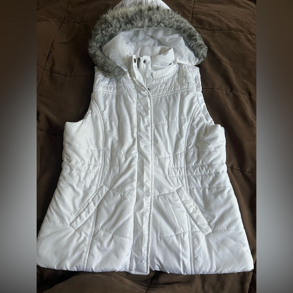 New York & Company Ivory Puffer Vest with Faux Fur Women's Medium